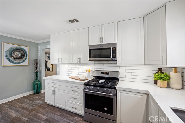 11243 Gaviota Avenue, Granada Hills CA: https://media.crmls.org/medias/ee4ffe8d-8768-4b51-8ad5-4a1cadd74714.jpg