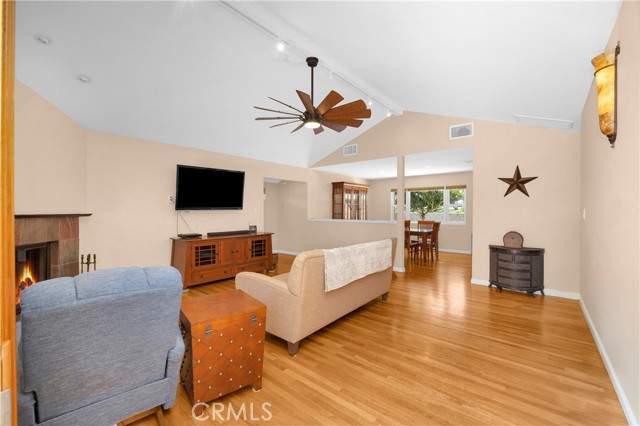 Detail Gallery Image 5 of 31 For 1521 S Dallas Dr, Anaheim,  CA 92804 - 3 Beds | 2/1 Baths