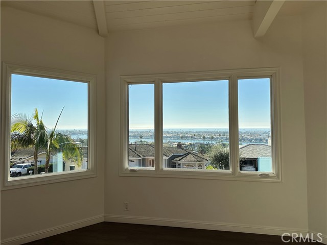 Detail Gallery Image 15 of 31 For 900 Kings, Newport Beach,  CA 92663 - 5 Beds | 3/1 Baths