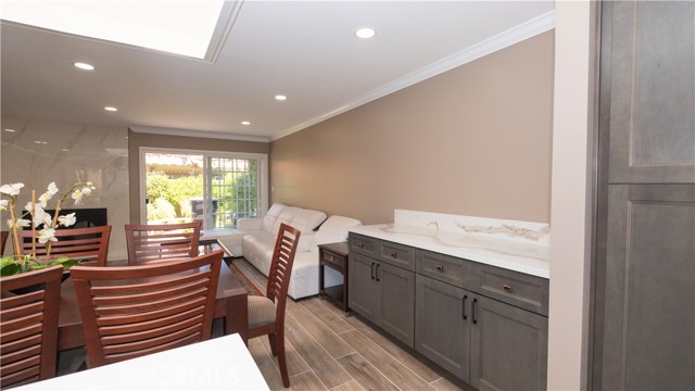 Detail Gallery Image 4 of 15 For 7 Satinwood Way, Irvine,  CA 92612 - 2 Beds | 2 Baths