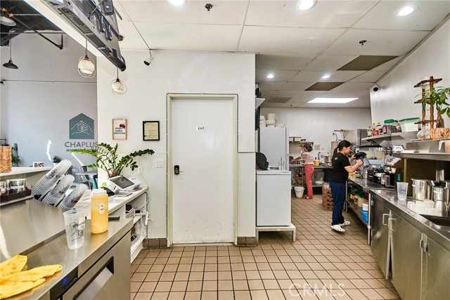 0 400 Disney Way, Anaheim CA: https://media.crmls.org/medias/ee51d3ef-33b8-447b-82be-6506b1943cc4.jpg