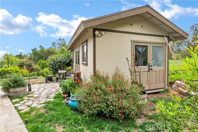 735 Del Valle Drive, Fallbrook CA: https://media.crmls.org/medias/ee520726-f3d5-4c38-8ee2-ddfb9d38f0c5.jpg