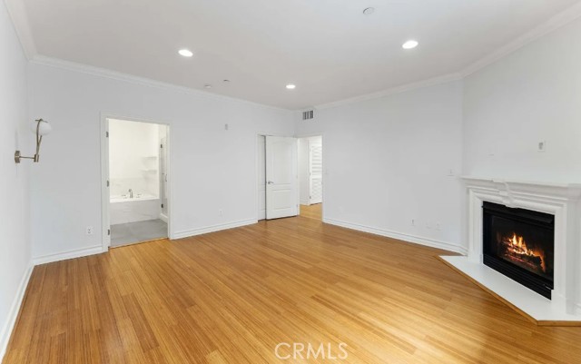 Detail Gallery Image 10 of 21 For 118 S Clark Dr #205,  West Hollywood,  CA 90048 - 3 Beds | 2/1 Baths