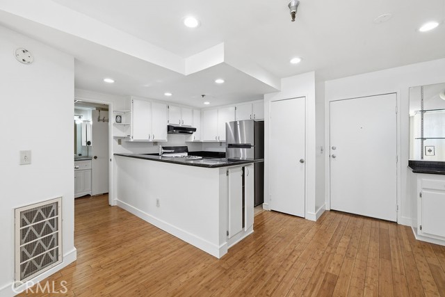 Detail Gallery Image 6 of 21 For 5143 Bakman, North Hollywood,  CA 91601 - 2 Beds | 2 Baths