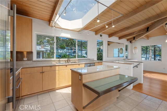 Detail Gallery Image 23 of 40 For 31685 3rd Ave, Laguna Beach,  CA 92651 - 2 Beds | 2 Baths