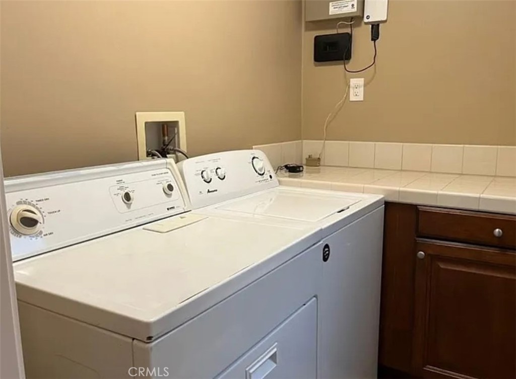 https://media.crmls.org/medias/ee52ee36-bf01-4364-8188-c6c81350ef8f.jpg?preset=X-Large
