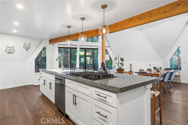 Detail Gallery Image 14 of 43 For 1349 Valley View, Crestline,  CA 92325 - 4 Beds | 3 Baths