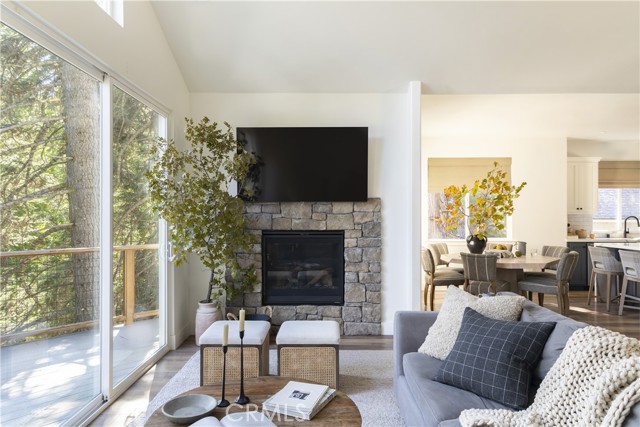 Detail Gallery Image 10 of 31 For 388 Primrose Cir, Lake Arrowhead,  CA 92352 - 6 Beds | 5 Baths