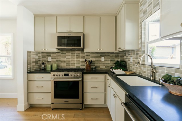 Detail Gallery Image 16 of 53 For 5837 E Gossamer St, Long Beach,  CA 90808 - 3 Beds | 2 Baths