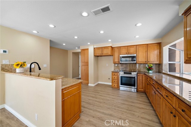 21572 Via Invierno, Lake Forest CA: https://media.crmls.org/medias/ee55d9e5-5695-44e7-a693-589a66c97511.jpg