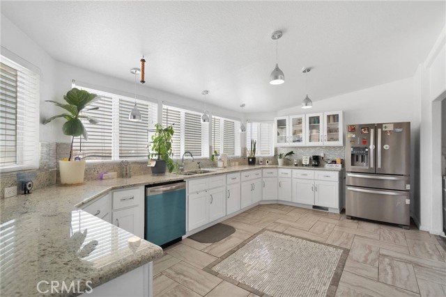 27320 Rodeo Road, Helendale CA: https://media.crmls.org/medias/ee563bd9-b123-44be-9d96-481e6dda808b.jpg