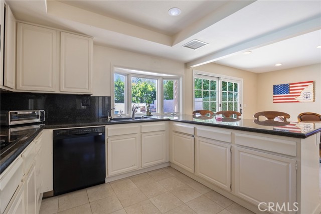 Detail Gallery Image 28 of 68 For 2030 Leeward Ln, Newport Beach,  CA 92660 - 4 Beds | 3/1 Baths