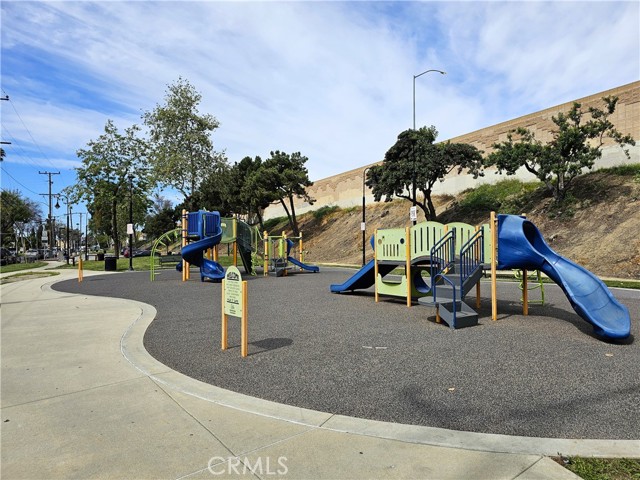 Image 16 of 38 For 9116 Palm Street