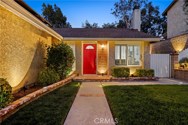 21742 Grovepark Drive, Saugus CA: https://media.crmls.org/medias/ee5718b3-06bf-4a9a-aab4-1a25f93cd6ca.jpg
