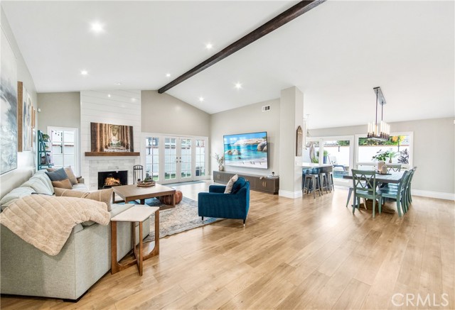 Detail Gallery Image 4 of 61 For 5522 Mossvale Cir, Huntington Beach,  CA 92649 - 4 Beds | 3 Baths