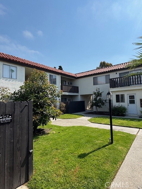 MLS #OC25165007 img 1