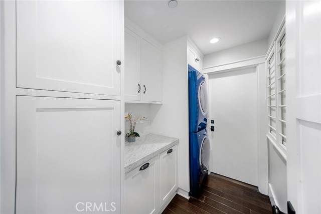 411 Poplar Street, Laguna Beach CA: https://media.crmls.org/medias/ee58cc5c-6f27-4b32-88a1-ba44dc253af6.jpg