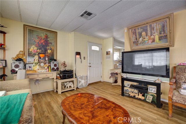 3700 Buchanan Street, Riverside CA: https://media.crmls.org/medias/ee59caa5-ab0a-44c6-abbe-0a2b5ae6f759.jpg