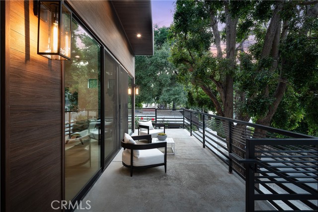 Detail Gallery Image 5 of 46 For 9836 Yoakum Dr, Beverly Hills,  CA 90210 - 5 Beds | 4 Baths