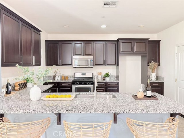 5073 S Heritage Paseo, Ontario CA: https://media.crmls.org/medias/ee59e61e-3da2-4558-9faa-2b43100bc8e2.jpg