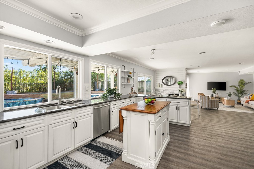 Ee5a7820 6504 43c4 9e53 F795327f10b2