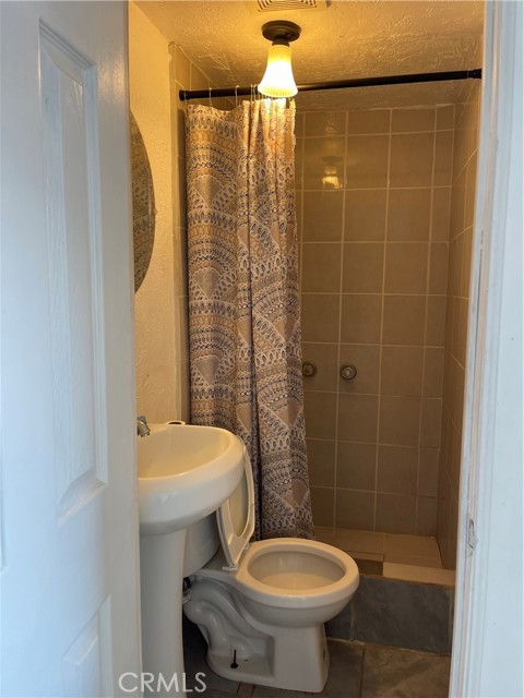 Detail Gallery Image 2 of 3 For 9100 S Denker Ave, Los Angeles,  CA 90047 - 1 Beds | 1 Baths