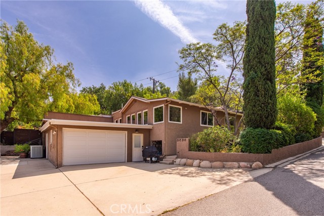 5893 Oak Knolls Road, Simi Valley CA: https://media.crmls.org/medias/ee5bdffb-6236-4c9a-a021-f1b730470855.jpg