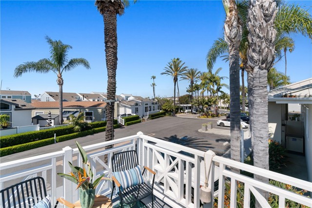 Detail Gallery Image 25 of 41 For 19 Beach Dr, Newport Beach,  CA 92663 - 2 Beds | 2 Baths