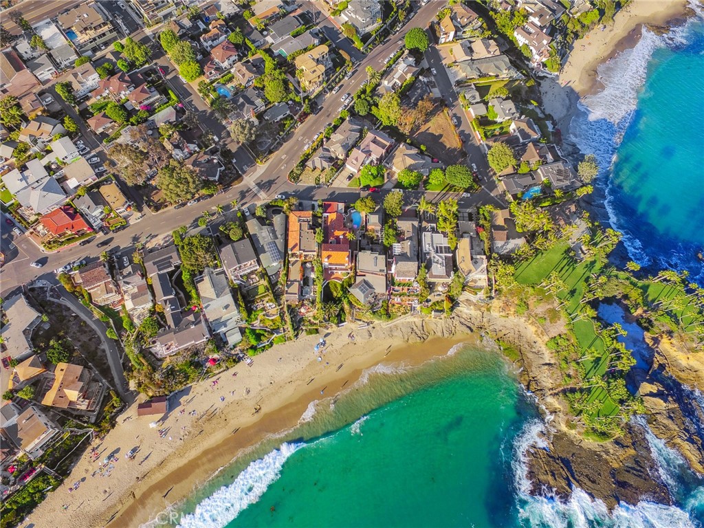 https://media.crmls.org/medias/ee5c7798-bdf4-4e9a-a1d4-ea91381fa993.jpg?preset=X-Large