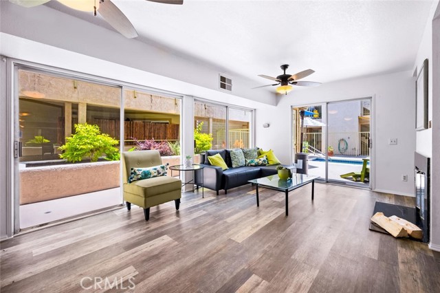 645 Chestnut Avenue, Long Beach CA: https://media.crmls.org/medias/ee5d0210-6593-421c-8336-e14ef7c92f29.jpg