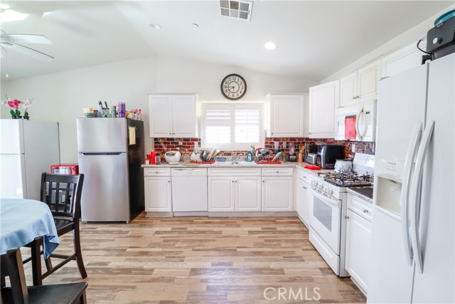 1676 Hayloft Pl, San Jacinto, CA 92582 photo 13