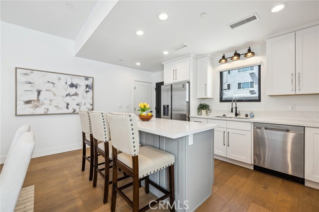 6521 Homewood Avenue, Los Angeles CA: https://media.crmls.org/medias/ee5eb233-5770-422b-b97c-47492c184fb6.jpg