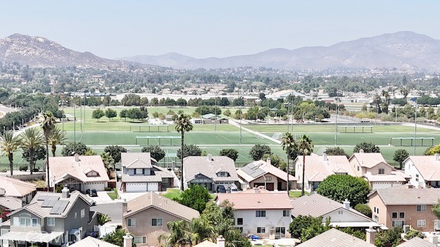 Detail Gallery Image 7 of 42 For 5220 Holstein Way, Jurupa Valley,  CA 92509 - 3 Beds | 2 Baths
