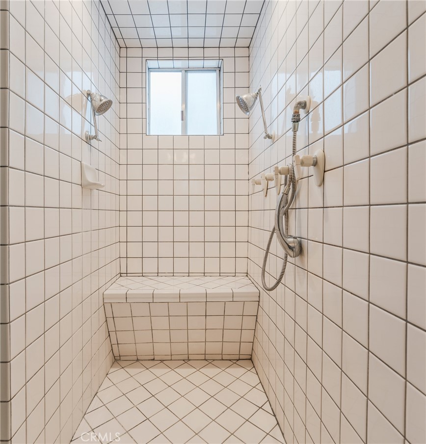 https://media.crmls.org/medias/ee5f1296-1b1a-43a0-a166-c0d479598c51.jpg?preset=X-Large