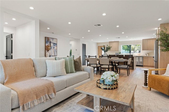 8840 Valjean Avenue, North Hills CA: https://media.crmls.org/medias/ee5f2a8e-5b77-455b-8ffd-7f2840ad841d.jpg