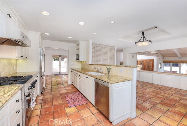 Detail Gallery Image 12 of 28 For 906 Emerald Bay, Laguna Beach,  CA 92651 - 4 Beds | 2/1 Baths