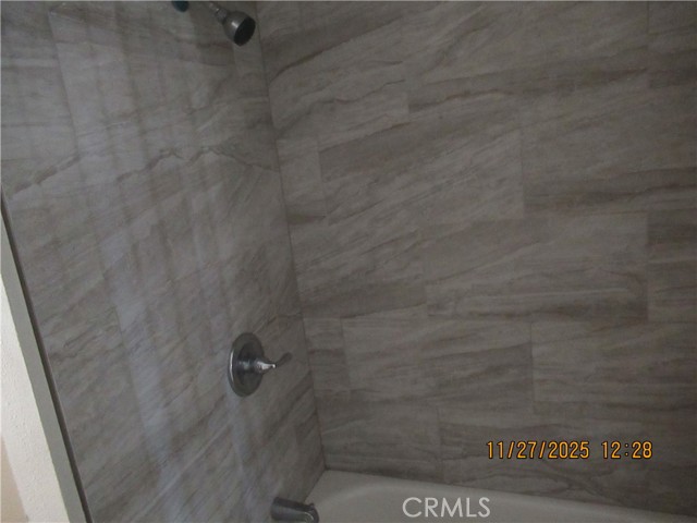 Detail Gallery Image 10 of 17 For 2220 E Chapman #51,  Fullerton,  CA 92831 - 2 Beds | 1/1 Baths