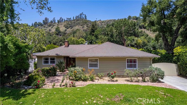 Detail Gallery Image 3 of 38 For 2741 E Glenoaks Bld, Glendale,  CA 91206 - 3 Beds | 2 Baths