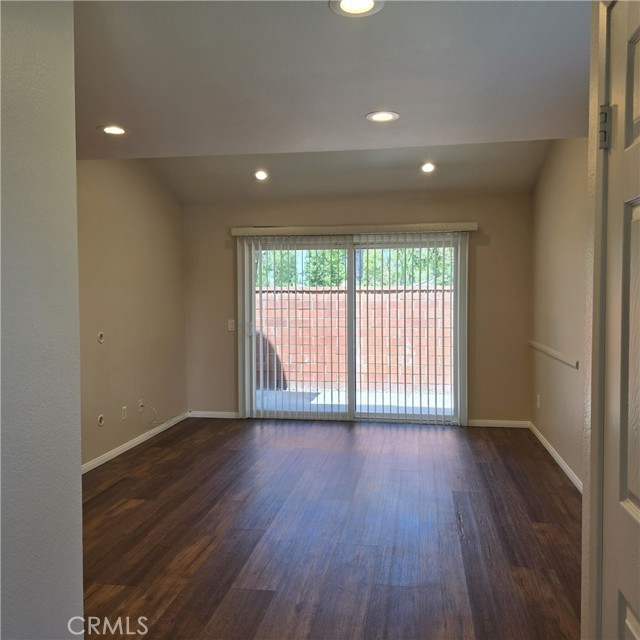 Detail Gallery Image 3 of 29 For 951 Inn Keeper Ln #D,  Corona,  CA 92881 - 3 Beds | 2/1 Baths