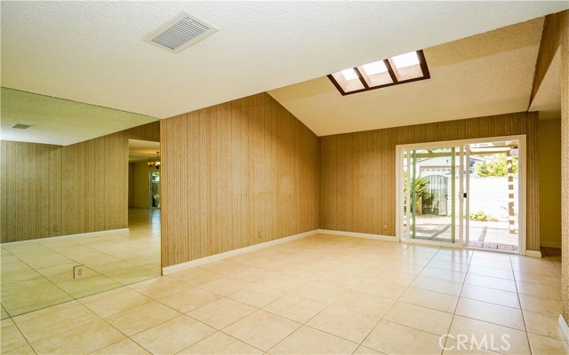 26005 Andrea Court, Mission Viejo CA: https://media.crmls.org/medias/ee61360f-7875-4760-8d4d-307e805a37f9.jpg