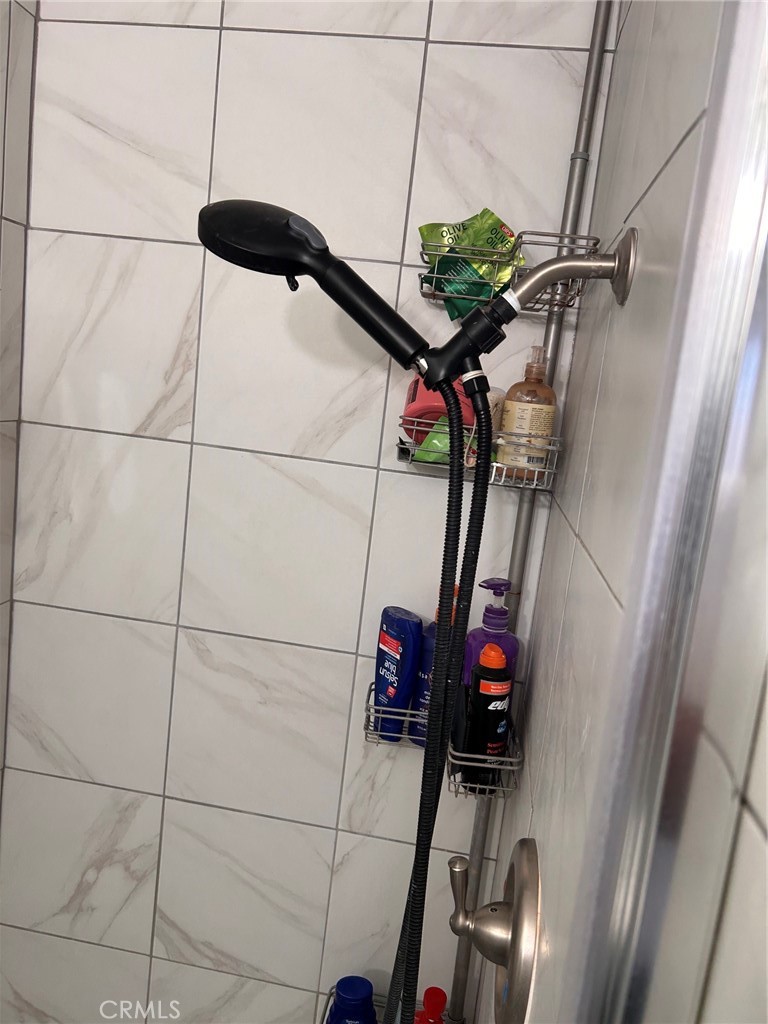 https://media.crmls.org/medias/ee615e9f-be49-4c73-8723-13aa3914b69d.jpg?preset=X-Large