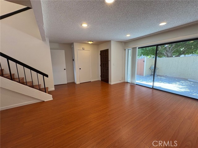 21551 Burbank Boulevard, Woodland Hills CA: https://media.crmls.org/medias/ee617bc3-8f42-4584-839c-34adca393237.jpg