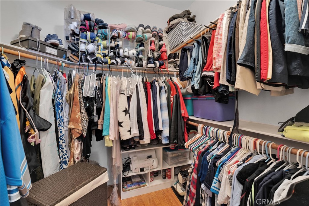 https://media.crmls.org/medias/ee61c2b1-50c6-4e91-ac98-ce5085b5771a.jpg?preset=X-Large