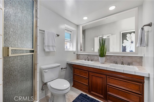 Detail Gallery Image 14 of 19 For 323 S Broadway #11,  Redondo Beach,  CA 90277 - 3 Beds | 2/1 Baths