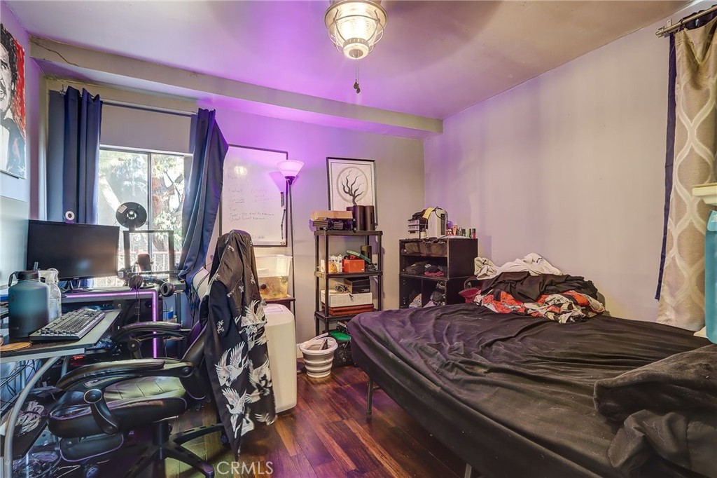 https://media.crmls.org/medias/ee628adc-3229-4cac-9b5e-d33ee82c880d.jpg?preset=X-Large