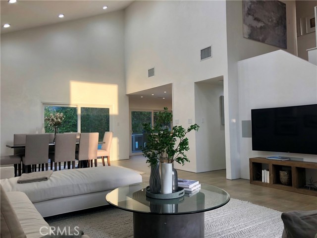 5714 Vantage Avenue, Valley Village CA: https://media.crmls.org/medias/ee639554-9ca3-43d9-bbfe-389a347cecf1.jpg