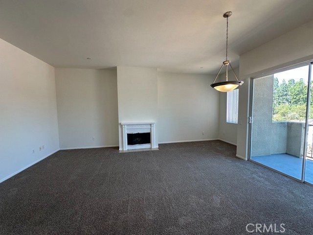 Detail Gallery Image 3 of 22 For 7551 Jordan Ave #405,  Canoga Park,  CA 91303 - 3 Beds | 3 Baths