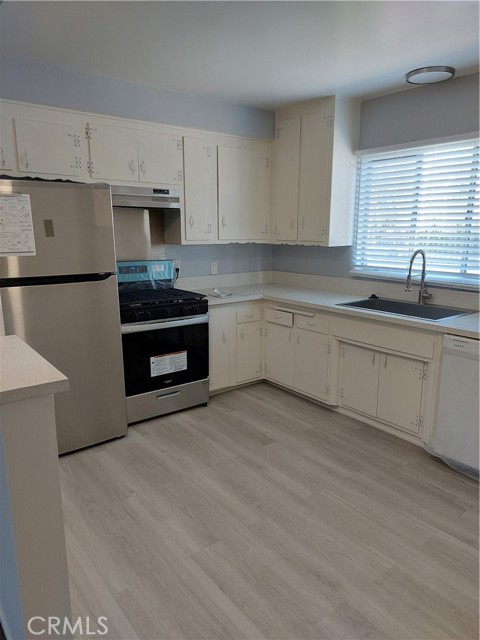 Detail Gallery Image 23 of 24 For 1891 Buckingham Rd #1,  Los Angeles,  CA 90019 - 3 Beds | 2 Baths