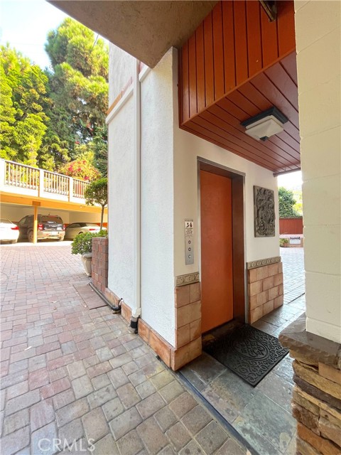 100 Cliff Drive, Laguna Beach CA: https://media.crmls.org/medias/ee64fcf0-69ba-4e72-9854-d57a00dcd8b2.jpg