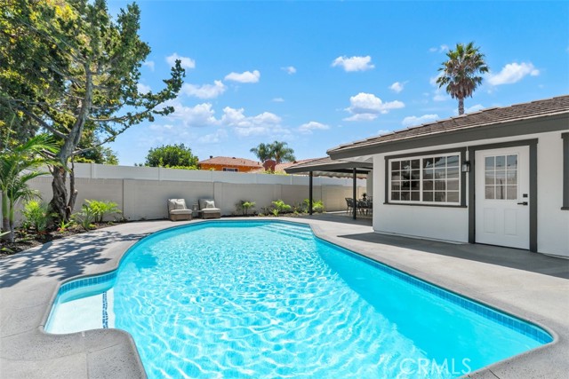 13762 Palace Way, Tustin CA: https://media.crmls.org/medias/ee650ef0-1f36-4e07-a2b8-25c7f609b4fb.jpg